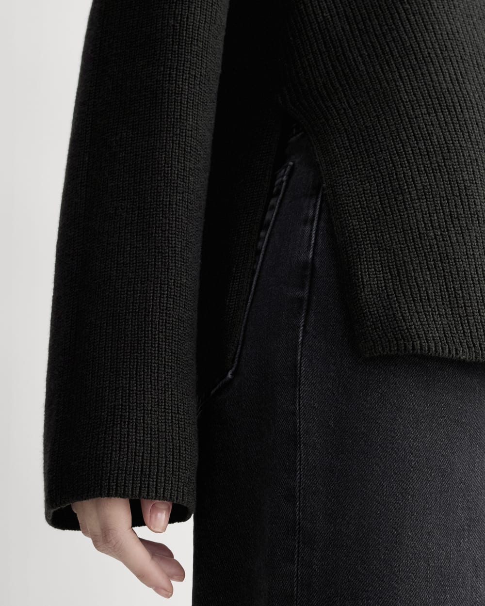 The Slouchy V-Neck in Everyday Cotton | Black