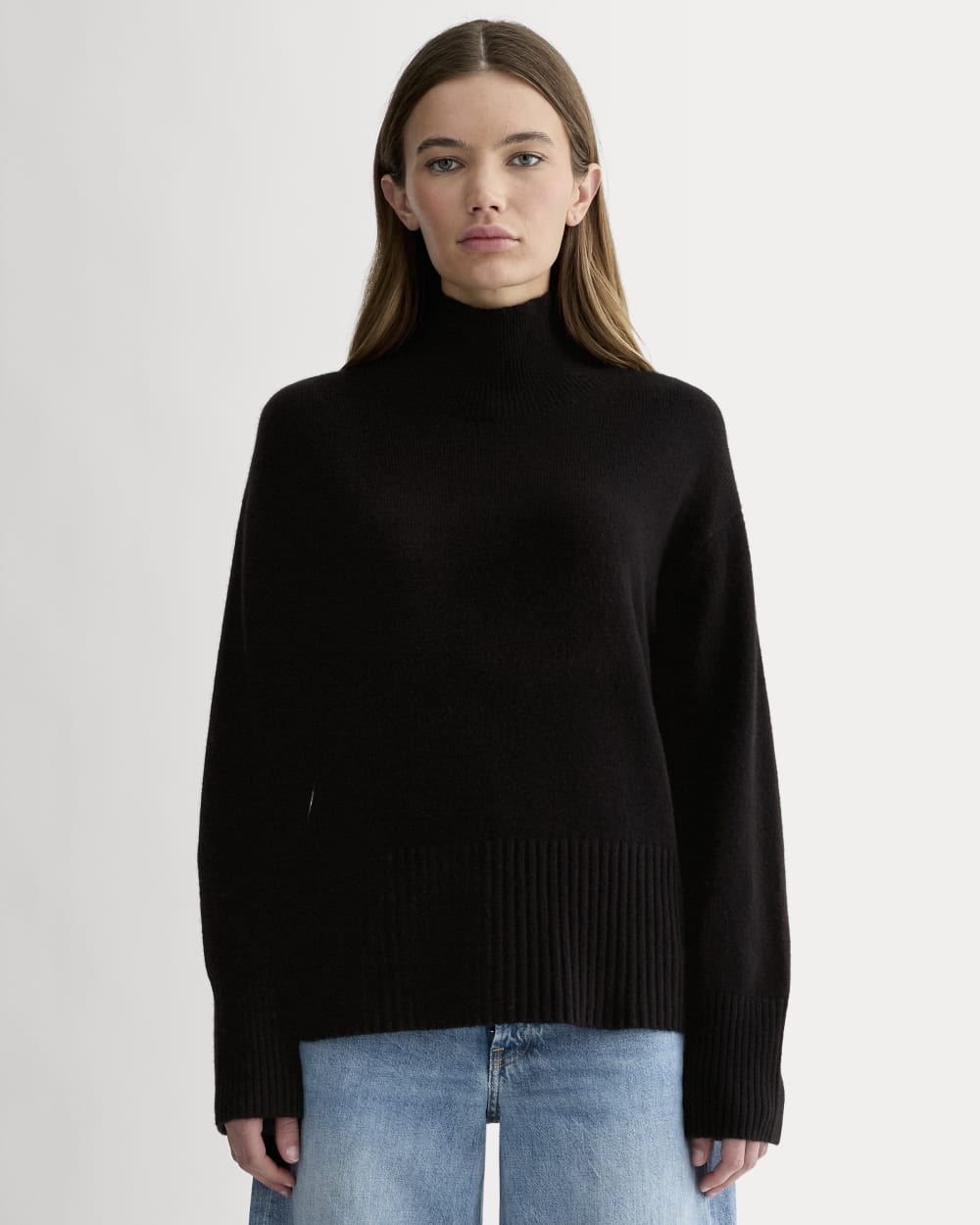 The Boxy Turtleneck in Cashmere | Black